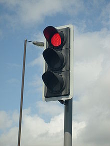 220px-Modern_British_LED_Traffic_Light.jpg